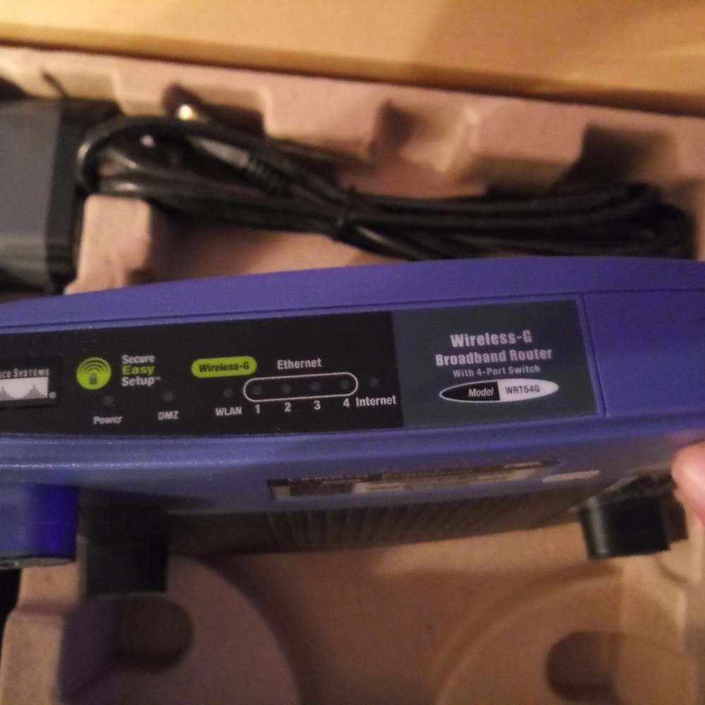 Linksys Wireless Router Model WRT54G - Picture 4 of 5